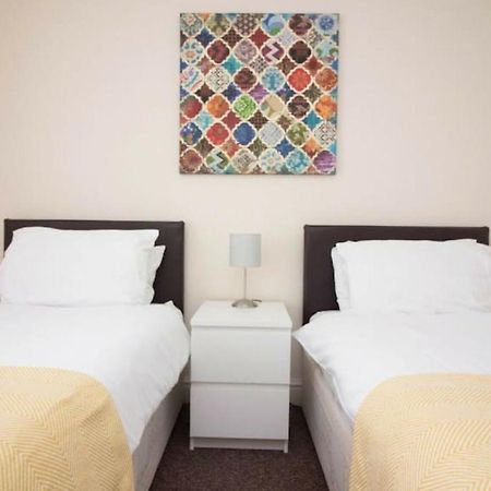 Stayzo Penthouse Accommodation 2- Premier Lodge Southampton Dış mekan fotoğraf