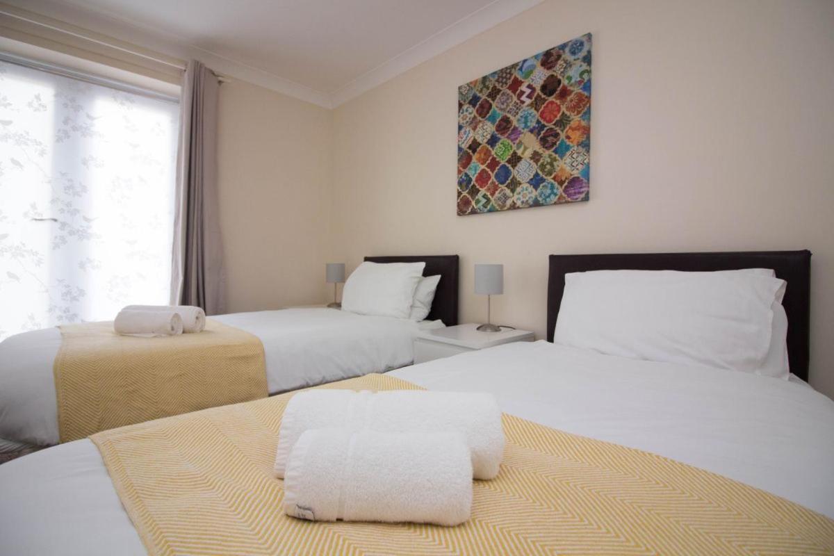 Stayzo Penthouse Accommodation 2- Premier Lodge Southampton Dış mekan fotoğraf