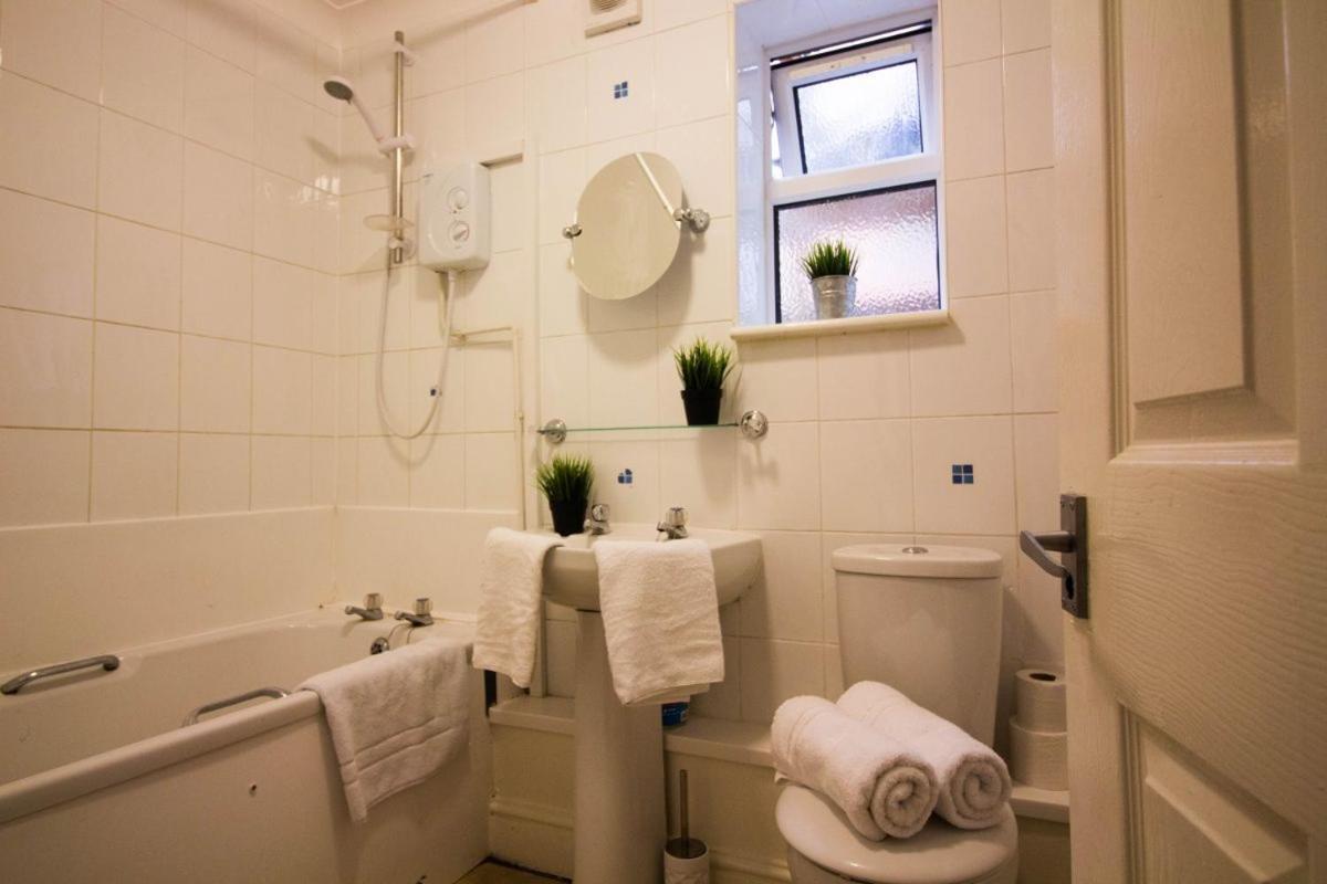 Stayzo Penthouse Accommodation 2- Premier Lodge Southampton Dış mekan fotoğraf