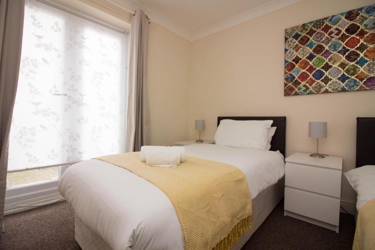 Stayzo Penthouse Accommodation 2- Premier Lodge Southampton Dış mekan fotoğraf