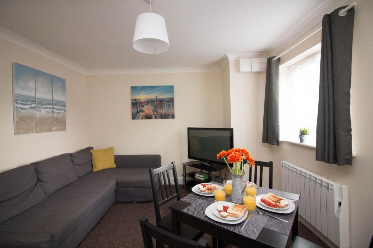 Stayzo Penthouse Accommodation 2- Premier Lodge Southampton Dış mekan fotoğraf