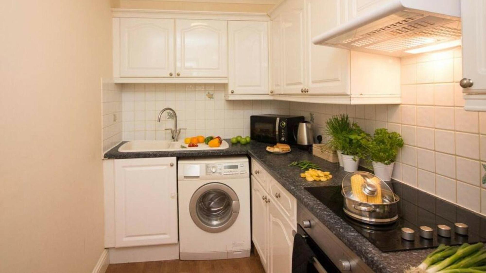 Stayzo Penthouse Accommodation 2- Premier Lodge Southampton Dış mekan fotoğraf